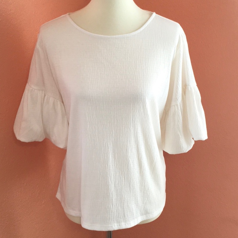 NWOT Cable & Gage Bell Sleeve Blouse